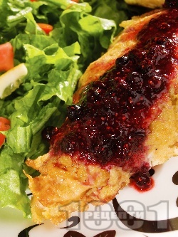 Панирано пилешко месо в корнфлейкс с боровинки - снимка на рецептата